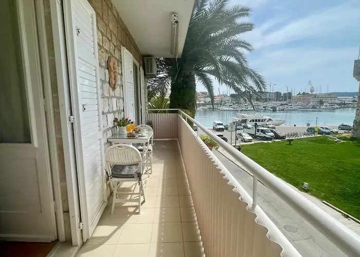 Апартаменты Dinka Old Town With Sea View *