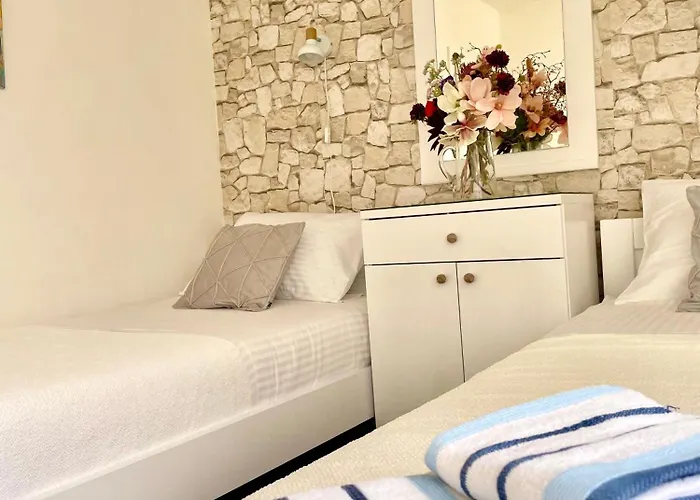 Апартаменты Dinka Old Town With Sea View *