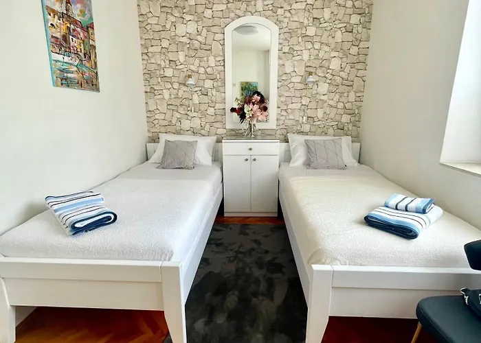 Dinka Old Town With Sea View Traù