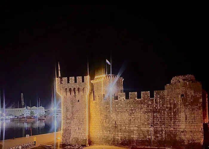 Dinka Old Town With Sea View Трогир