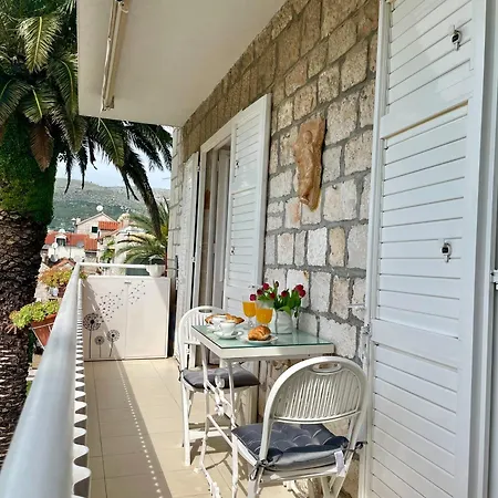Dinka Old Town With Sea View Apartament