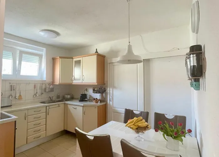 Dinka Old Town With Sea View Apartment