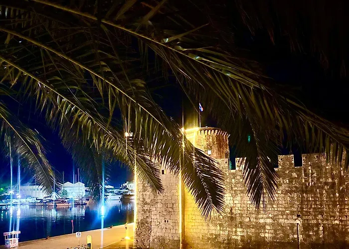 Dinka Old Town With Sea View Apartment